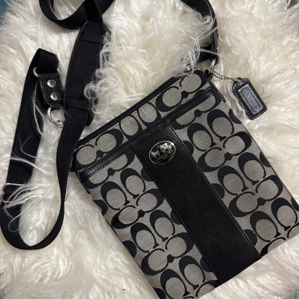 Coach Signature Crossbody -C-Logo-Black - Picture 2 of 6